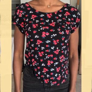 Floral top with crossing in back